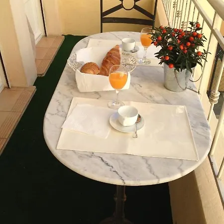 Appartement Plein Centre Studio Terrasse 2mn De La Mer !!!! Juan-les-Pins
