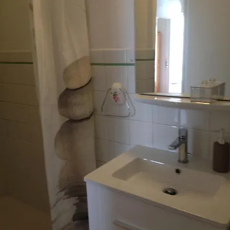 Appartement Plein Centre Studio Terrasse 2mn De La Mer !!!! *